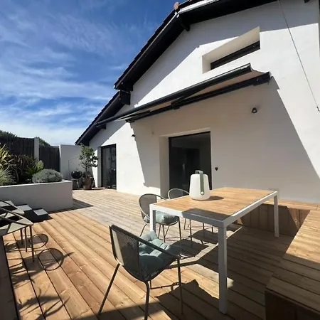 House, On Foot In Holiday home *